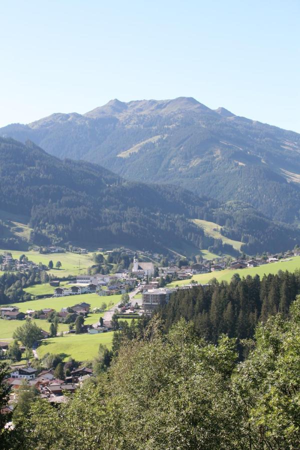 Residenz Am Berg Apartment Йохберг Екстериор снимка