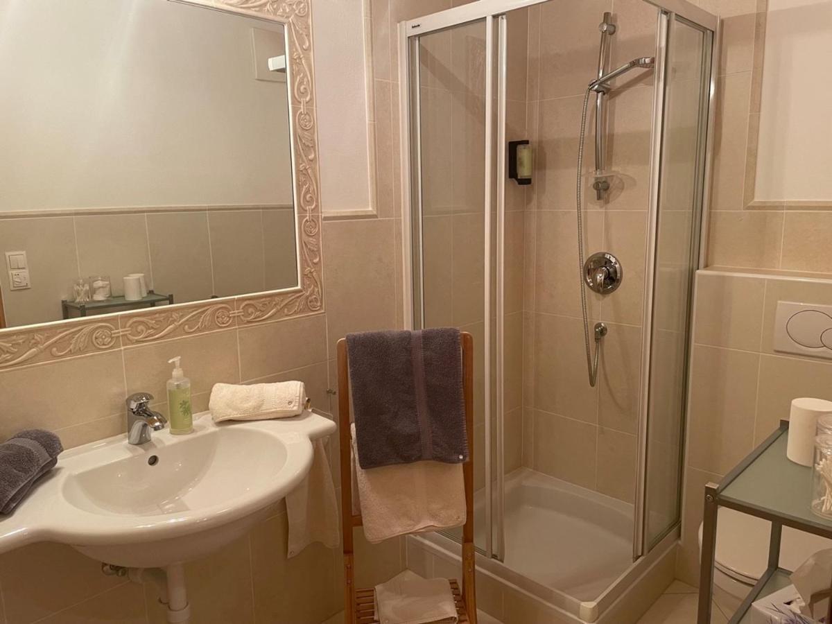 Residenz Am Berg Apartment Йохберг Екстериор снимка